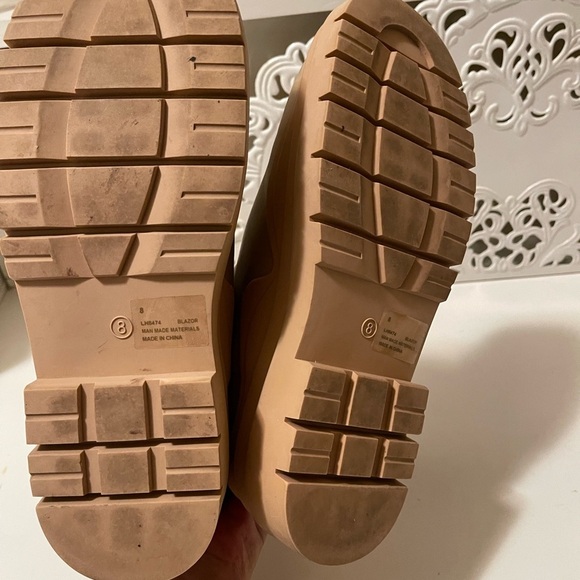 CAPE ROBBIN booties
square round toe
snow booties
platform
lug - Picture 10 of 14